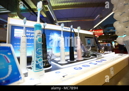 Corato, Polen, 13. April 2018: Consumer Electronics Show an ptak Warschau Expo Center gestartet, die Haushaltsgeräte und Unterhaltungselektronik. © Madeleine Ratz/Alamy leben Nachrichten Stockfoto