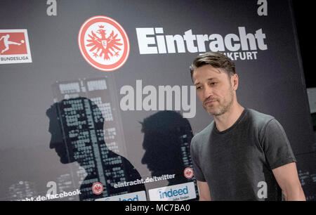 13 April 2018, Deutschland, Frankfurt: Trainer der Bundesliga Fußball-Club Eintracht Frankfurt Niko Kovac, kommt für eine Pressekonferenz. Kovac wird als neues Bayern München Trainer nächste Saison starten. Foto: Boris Roessler/dpa Stockfoto