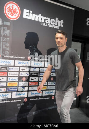 13 April 2018, Deutschland, Frankfurt: Trainer der Bundesliga Fußball-Club Eintracht Frankfurt Niko Kovac, kommt für eine Pressekonferenz. Kovac wird als neues Bayern München Trainer nächste Saison starten. Foto: Boris Roessler/dpa Stockfoto