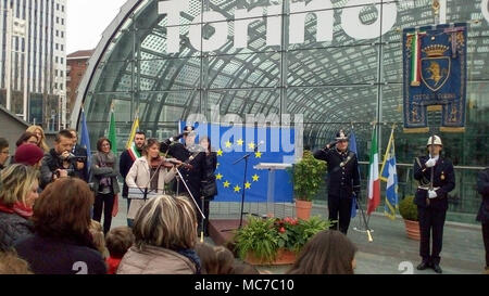 Turin, Italien. 13 Apr, 2018. Öffnen von Ponte Unione Europea (d. h. die Europäische Union Bridge) am Bahnhof Porta Susa Credit: stockeurope/Alamy leben Nachrichten Stockfoto