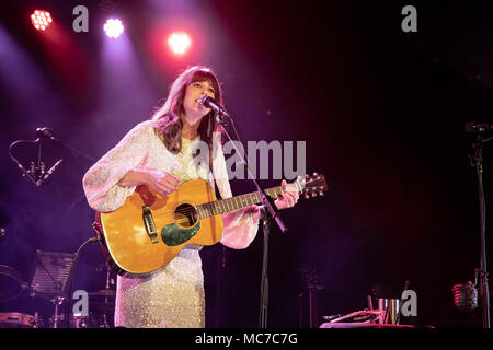 Madison, Wisconsin, USA. 12 Apr, 2018. NICKI BLUHM führt im Konzert im Majestic Theater in Madison, Wisconsin Credit: Daniel DeSlover/ZUMA Draht/Alamy leben Nachrichten Stockfoto