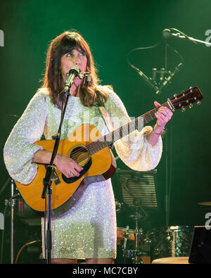 Madison, Wisconsin, USA. 12 Apr, 2018. NICKI BLUHM führt im Konzert im Majestic Theater in Madison, Wisconsin Credit: Daniel DeSlover/ZUMA Draht/Alamy leben Nachrichten Stockfoto