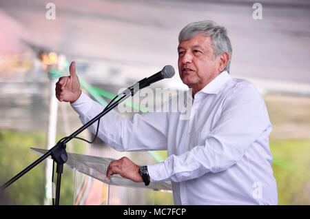 April 13, 2018 Cuautitlan Izcalli, Staat von Mexiko. 13 Apr, 2018. Die Kandidaten für die Präsidentschaft von Mexiko, Andres Manuel LÃ³pez Obrador, der Juntos Haremos Historia Koalition, besuchte die Gemeinde CuautitlÃ¡n Izcalli Staat von Mexiko. Foto: OMAR L'PEZ Kreditkarte: Kreditkarte: / ZUMA Draht/Alamy leben Nachrichten Stockfoto