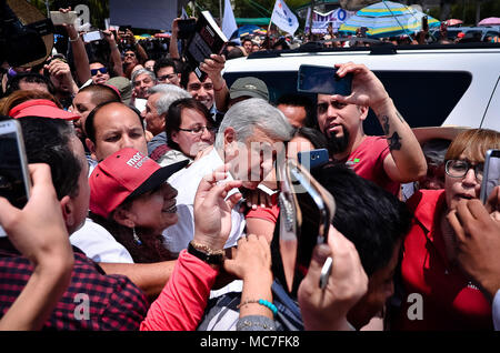 April 13, 2018 Cuautitlan Izcalli, Staat von Mexiko. 13 Apr, 2018. Die Kandidaten für die Präsidentschaft von Mexiko, Andres Manuel LÃ³pez Obrador, der Juntos Haremos Historia Koalition, besuchte die Gemeinde CuautitlÃ¡n Izcalli Staat von Mexiko. Foto: OMAR L'PEZ Kreditkarte: Kreditkarte: / ZUMA Draht/Alamy leben Nachrichten Stockfoto