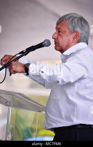 April 13, 2018 Cuautitlan Izcalli, Staat von Mexiko. 13 Apr, 2018. Die Kandidaten für die Präsidentschaft von Mexiko, Andres Manuel LÃ³pez Obrador, der Juntos Haremos Historia Koalition, besuchte die Gemeinde CuautitlÃ¡n Izcalli Staat von Mexiko. Foto: OMAR L'PEZ Kreditkarte: Kreditkarte: / ZUMA Draht/Alamy leben Nachrichten Stockfoto