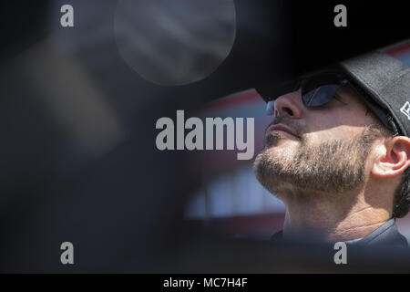 Bristol, Tennessee, USA. 13 Apr, 2018. April 13, 2018 - Bristol, Tennessee, USA: Jimmie Johnson (48) macht sich bereit für den Food City 500 in Bristol Motor Speedway in Bristol, Tennessee zu üben. Credit: Stephen A. Arce/ASP/ZUMA Draht/Alamy leben Nachrichten Stockfoto