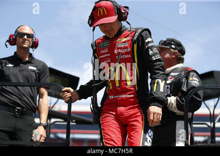 Bristol, Tennessee, USA. 13 Apr, 2018. April 13, 2018 - Bristol, Tennessee, USA: Kyle Larson (42) Uhren Praxis für das Food City 500 in Bristol Motor Speedway in Bristol, Tennessee. Credit: Stephen A. Arce/ASP/ZUMA Draht/Alamy leben Nachrichten Stockfoto