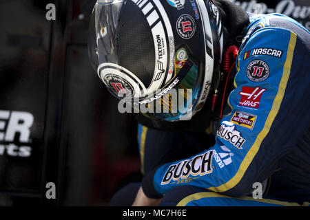 Bristol, Tennessee, USA. 13 Apr, 2018. April 13, 2018 - Bristol, Tennessee, USA: Kevin Harvick (4) wartet auf die Food City 500 in Bristol Motor Speedway in Bristol, Tennessee zu üben. Credit: Stephen A. Arce/ASP/ZUMA Draht/Alamy leben Nachrichten Stockfoto