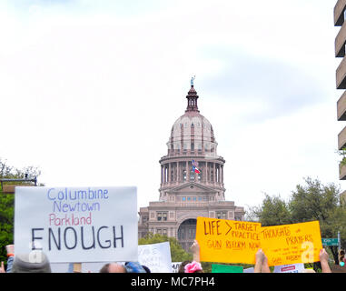 Demonstranten märz hinunter Congress Avenue auf dem Weg nach Texas State Capital in Austin zur Unterstützung der März für unser Leben Rallye am 24. März 2018 Stockfoto