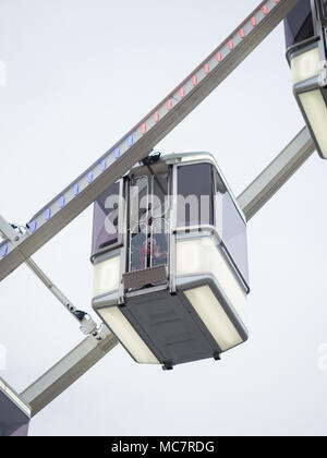 Paris, Frankreich - 6. Januar 2018: Detail der Fahrerhäuser des Riesenrads in der Place de la Concorde installiert. Stockfoto