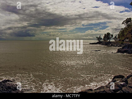 Gleich nach dem Morgen squall Offshore von Ellis Beach, Cairns FNQ Australien verabschiedet Stockfoto