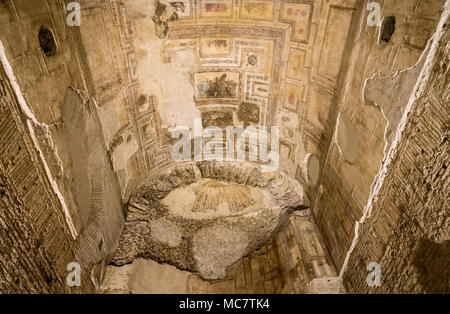 Reste von Wandmalereien in der Domus Aurea in Rom Stockfoto