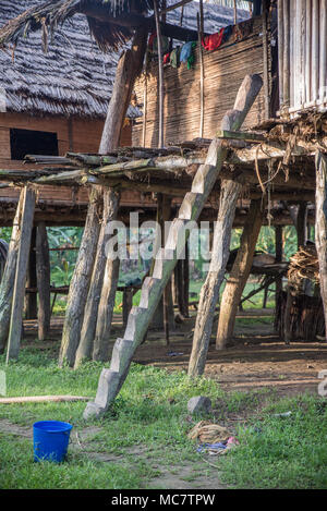 Swagup Dorf Insekt Menschen mit hölzernen Pfahlbauten, oberen Sepik, Papua-Neuguinea Stockfoto