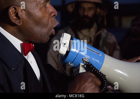 London UK 13. April 2018 ein Mitglied der "Nation of Islam" sprechen, wie die lokale Bevölkerung in Harlesden northwest London unter der Führung eine neue Generati sammeln Stockfoto