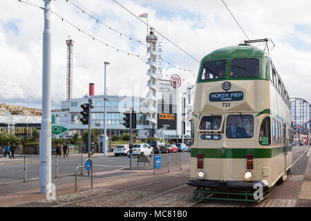 Erbe der Straßenbahn an der Promenade von Blackpool, Lancashire. Stockfoto