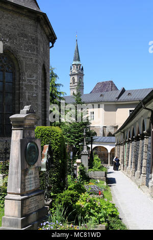 St. Peter Friedhof und Erzabtei St. Peter in Salzburg, Österreich Stockfoto