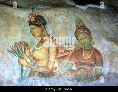 Höhlenmalereien Fresko von zwei Frauen (cloud Mädchen) in der Höhle unter dem alten Palast Ruinen der Lion Rock bei Sigriya, Sri Lanka. 5/6 Jahrhundert AD Stockfoto