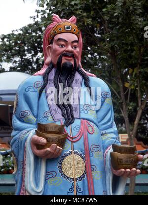 Chinesische Mythologie Lu Hsing der Gott der Gehälter an die Statue in der Haw Par Villa Singapur Stockfoto