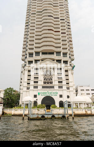 Die Bangkok River Park Hochhaus Hochhaus Gebäude auf dem Chao Phraya in Bangkok, Thailand Stockfoto