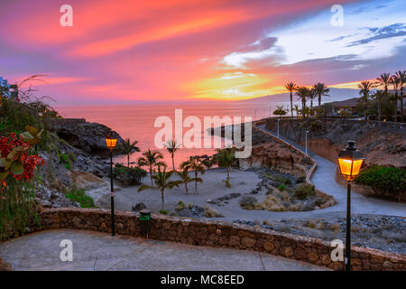 Playa Paraiso, Teneriffa, Kanarische Inseln, Spanien: Sonnenuntergang am Strand Playa Las Galgas Stockfoto