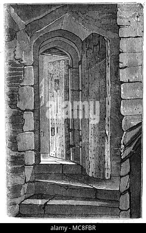 Eine Tür zu Lollard's Turm, der frühen englischen Kapelle und das älteste erhaltene Teil der Lambeth Palace, die Beweise für eine Nutzung als Gefängnis aus dem 17. Jahrhundert, stammt aus dem Jahre 1435 bis 1440. Der Palast hat den offiziellen London Residence seit fast 800 Jahren der Erzbischof von Canterbury in England steht an der South Bank der Themse in Lambeth, London. Ursprünglich den Landsitz von Lambeth oder Lambeth House genannt, wurde es durch das Erzbistum um 1200 AD erworben und hat die größte Sammlung von Aufzeichnungen der Kirche in ihrer Bibliothek. Stockfoto