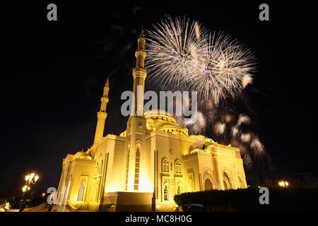 Eine Feier des Ramadan Feuerwerk in einer Moschee in Sharjah VAE Stockfoto