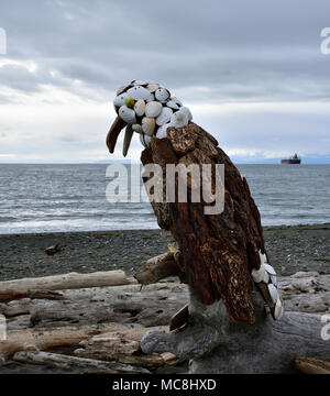 Strand Kunst aus Treibholz und Muscheln in Esquimalt Lagune, Victoria, Britisch-Kolumbien, Kanada Stockfoto