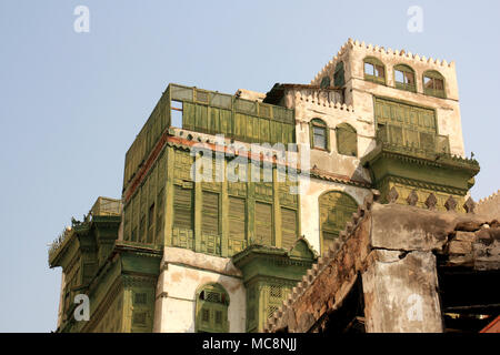 Außenansicht des berühmten Noorwali Haus, eine alte Coral Haus in Al-Balad, der historischen Altstadt von Jeddah, Saudi Arabien, vor der Renovierung Stockfoto