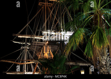 Die Masten und die takelage der spanischen Galeone "Nuestra Señora de la Santísima Trinidad" in den Hafen von Alicante, Spanien. Stockfoto