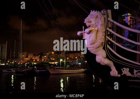 Die spanische Galeone "Nuestra Señora de la Santísima Trinidad" in den Hafen von Alicante, Spanien. Stockfoto