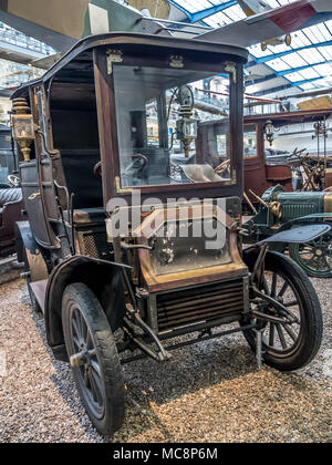 Prag, tschechische Republik - 8. MÄRZ 2017: Der Tschechischen Oldtimer Velox 8-10 HP in der Nationalen Technischen Museum in Prag, in dem historischen Transport- Stockfoto