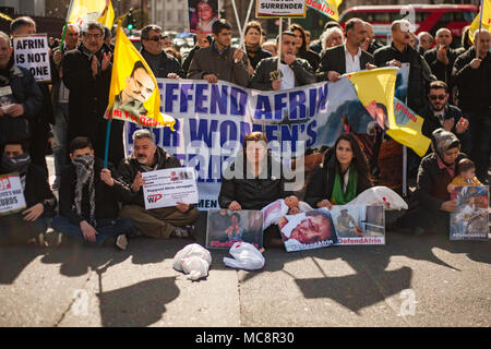 Fahrt Ihr Mini, Kate Hoey, Labour MP für Vauxhall findet ihren Weg in das House of Commons durch Pro-Kurdish Demonstranten blockiert. Mit: Atmosphäre, Wo: London, England, Großbritannien Wann: 14 Mar 2018 Credit: Wheatley/WANN Stockfoto