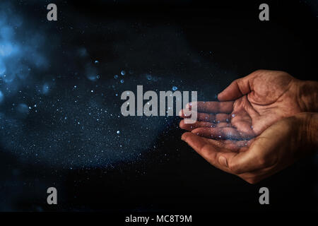 Closeup Hand des Menschen betteln um Hilfe. Konzept für Armut oder Hunger, auf der Suche nach Licht in der Dunkelheit Stockfoto