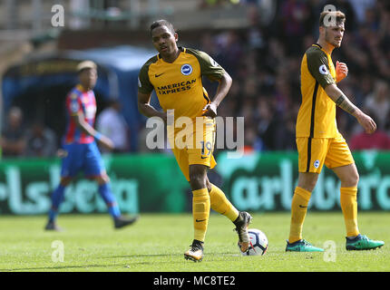 Brighton & Hove Albion Jose Izquierdo feiert zweiten Ziel seiner Seite des Spiels zählen während der Premier League Spiel im Selhurst Park, London. Stockfoto