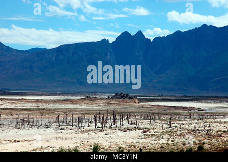 Leere Behälter zu Theewaterskloof Dam, Western Cape, Südafrika Stockfoto