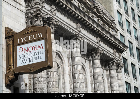 Lyceum Theatre mit "Das Spiel, das geht schief", Festzelt, 149 West 45th Street, New York, USA Stockfoto