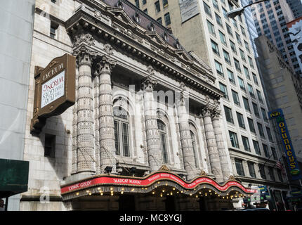 Lyceum Theatre mit "Das Spiel, das geht schief", Festzelt, 149 West 45th Street, New York, USA Stockfoto