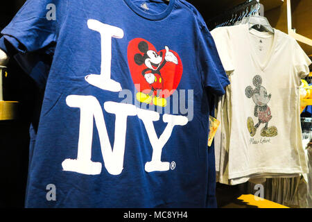 New York Souvenirs im Disney Store in Times Square, New York City, USA Stockfoto