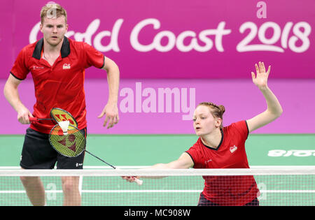 England's Marcus Ellis (links) und Lauren Smith in Aktion im gemischten Doppel Gold Medal Match am Carrara Sport Arena während Tag elf der Commonwealth Games 2018 in der Gold Coast, Australien. Stockfoto