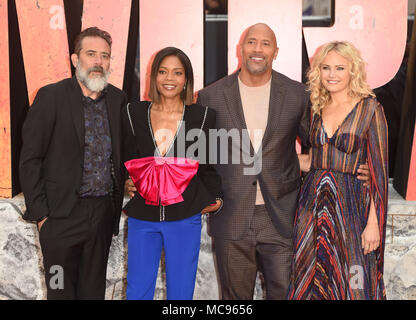 Foto © gutgeschrieben werden Alpha Presse 079965 11/04/2018 Jeffrey Dean Morgan Naomie Harris Dwayne The Rock Johnson Malin Akerman europäische Premiere von Rampage Cineworld Leicester Square London Stockfoto