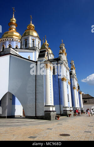 Die St. Michael Golden-Domed Kathedrale auf dem Gelände des St. Michael's Golden-Domed Kloster in Kiew, Ukraine Stockfoto