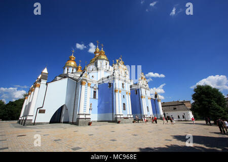 Die St. Michael Golden-Domed Kathedrale auf dem Gelände des St. Michael's Golden-Domed Kloster in Kiew, Ukraine Stockfoto