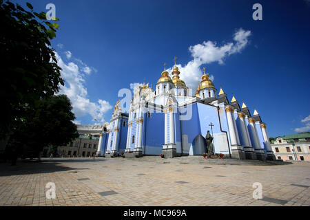 Die St. Michael Golden-Domed Kathedrale auf dem Gelände des St. Michael's Golden-Domed Kloster in Kiew, Ukraine Stockfoto