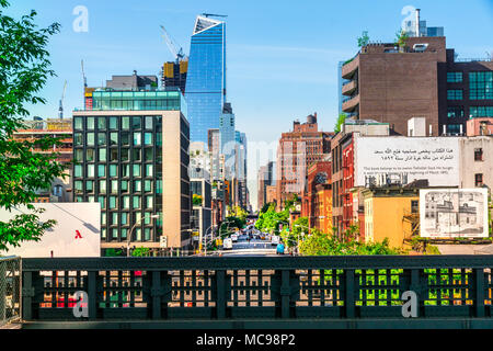 Manhattan, New York City - Juni 14, 2017: Die High Line Park in Manhattan, New York. Die städtische Park ist beliebt bei Einheimischen und Touristen gebaut auf erhöhten Stockfoto