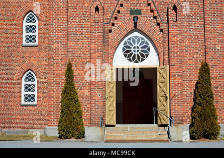 Kirche Türen sind im Morgenlicht öffnen Stockfoto