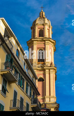 Glockenturm der Basilika von San Gervasio e Protasio in Rapallo, Italien Stockfoto