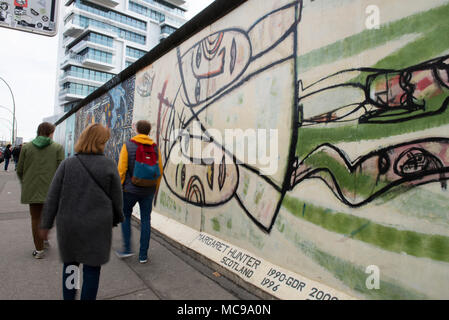 East Side Gallery. Die grössten verbleibenden Abschnitt der Berliner Mauer, der auch einer der größten Open-Air-Galerien. Berlin, Deutschland Stockfoto