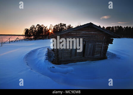 Alte Scheune in Muonio, Finnland. Stockfoto