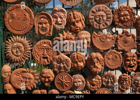 Keramik Souvenirs im Souvenirshop in die archäologische Stätte von peastum in Kampanien, Italien. Stockfoto