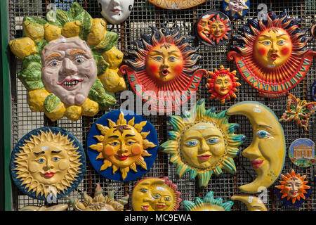 Keramik Souvenirs im Souvenirshop in die archäologische Stätte von peastum in Kampanien, Italien. Stockfoto